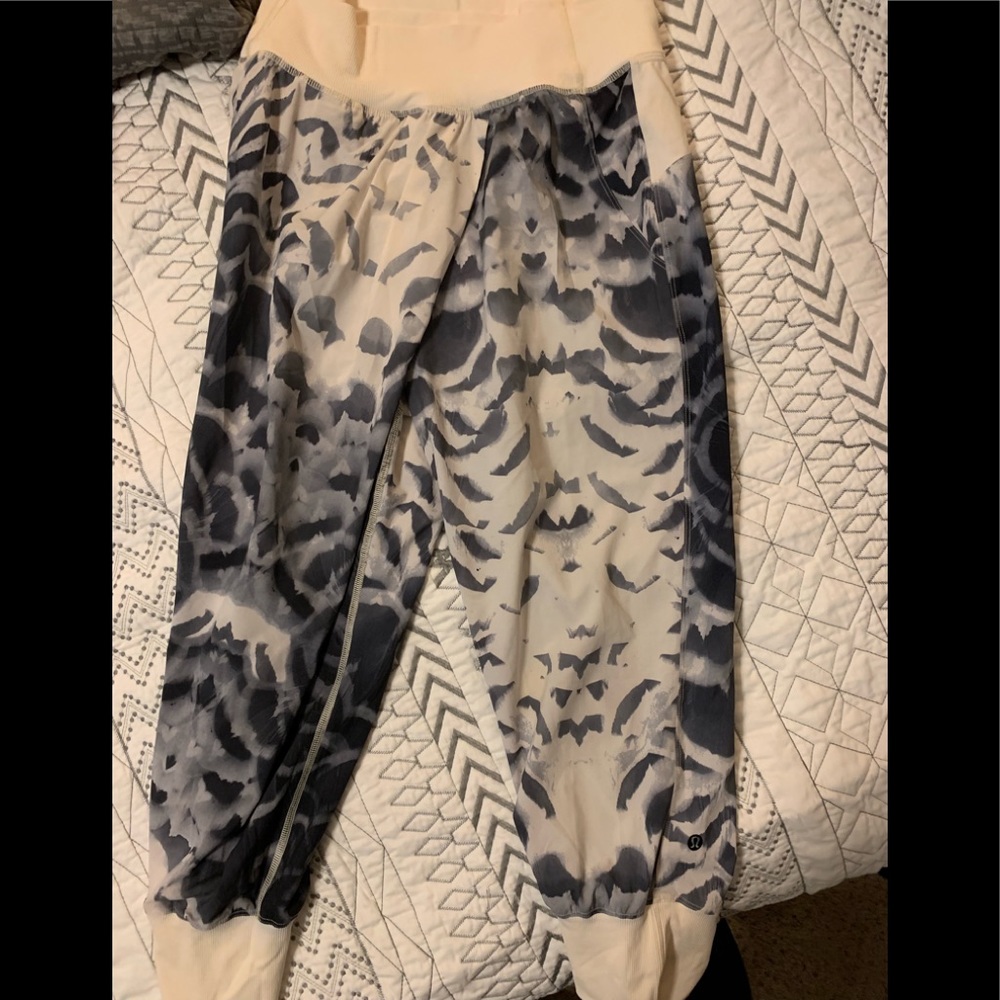 Lululemon cropped pants